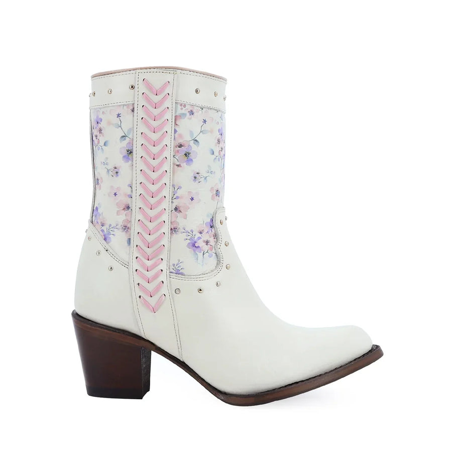 Botas con raiz, actitud propia